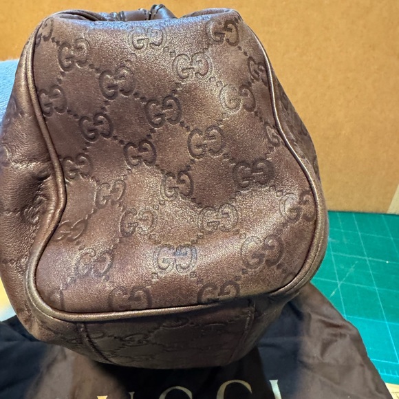 Gucci Sukey Brown Leather Shoulder Bag with Gold Accents - Picture 6 of 16